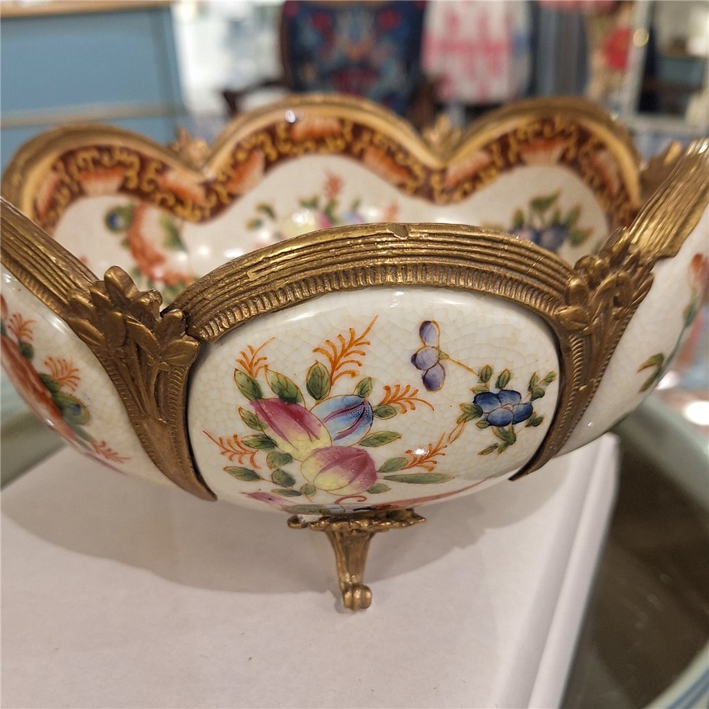 Danny's Fine Porcelain Porcelain Scallop Basin with Bronze Ormolu - Regency