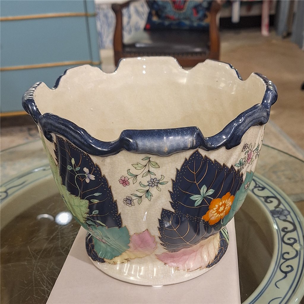 Danny's Fine Porcelain Porcelain Scallop Planter - Tobacco Leaf