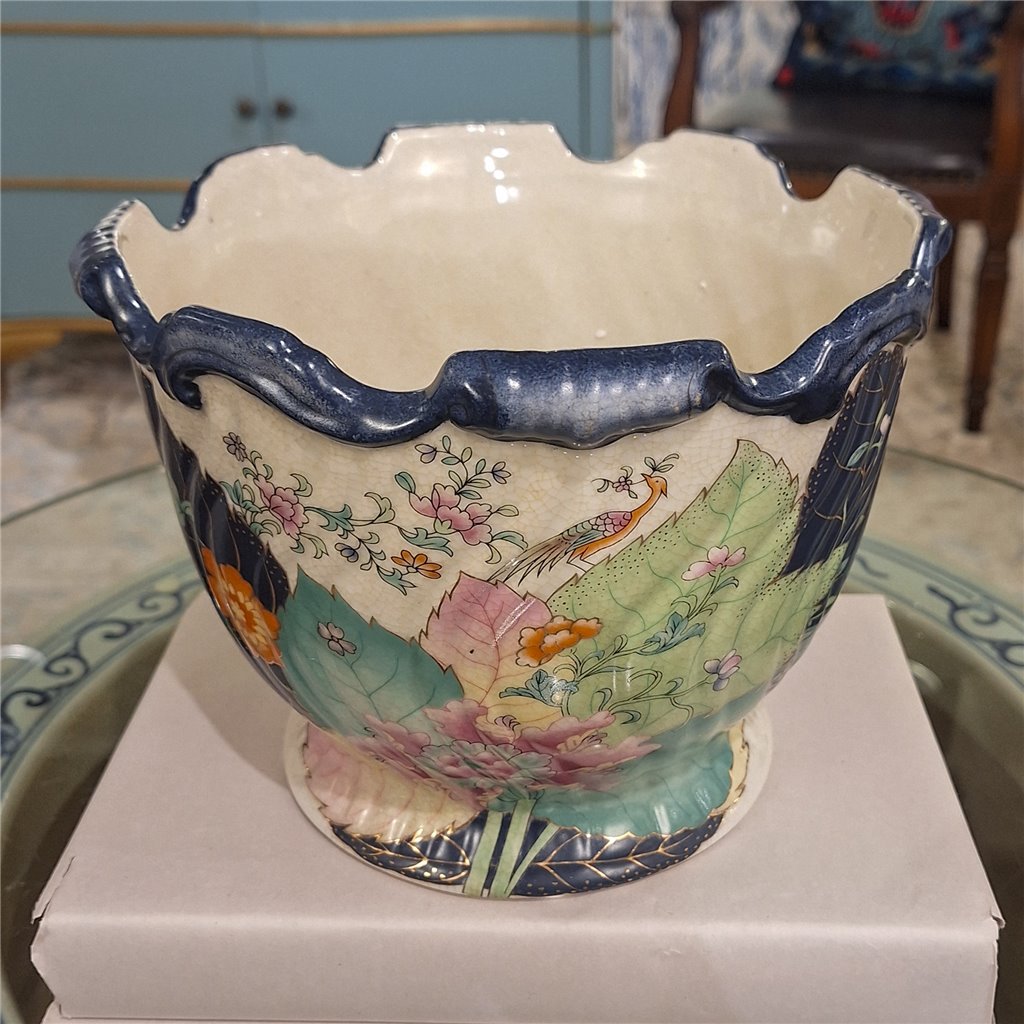 Danny's Fine Porcelain Porcelain Scallop Planter - Tobacco Leaf