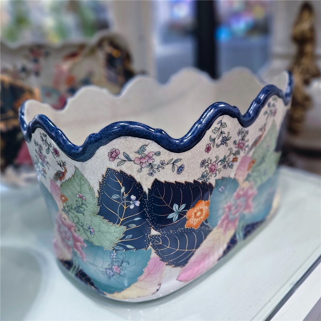 Danny's Fine Porcelain Porcelain Planter - Tobacco Leaf