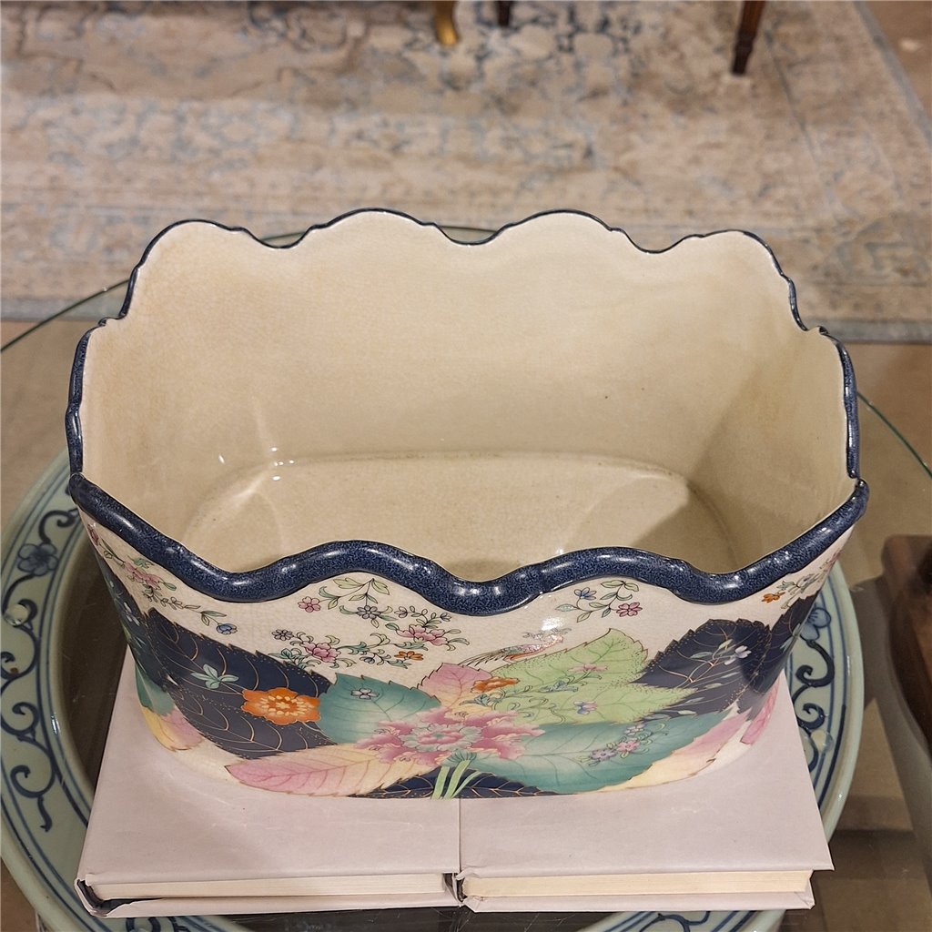 Danny's Fine Porcelain Porcelain Planter - Tobacco Leaf