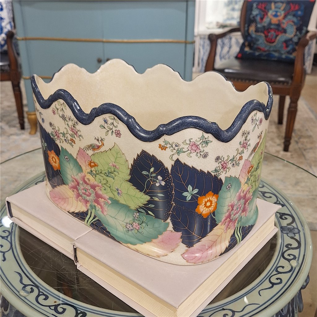 Danny's Fine Porcelain Porcelain Planter - Tobacco Leaf