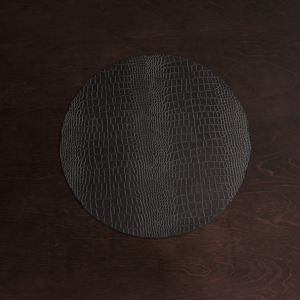 Beatriz Ball VIDA Croc Reversible 16" Round Placemats Set of 4 (Black and Grey)