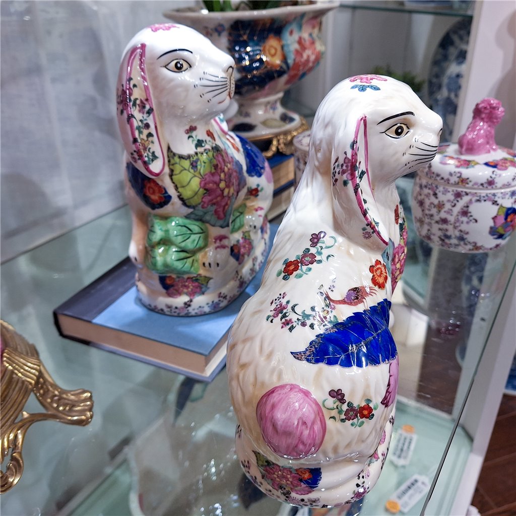 Danny's Fine Porcelain Classic Staffordshire Bunnies with A Twist! Pair of Porcelain 41346