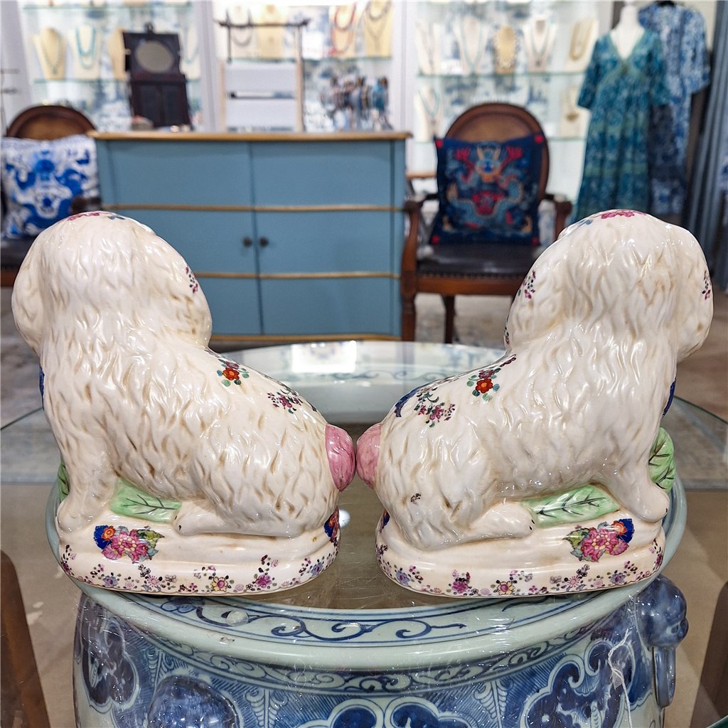 Danny's Fine Porcelain Classic Staffordshire Bunnies with A Twist! Pair of Porcelain 41346