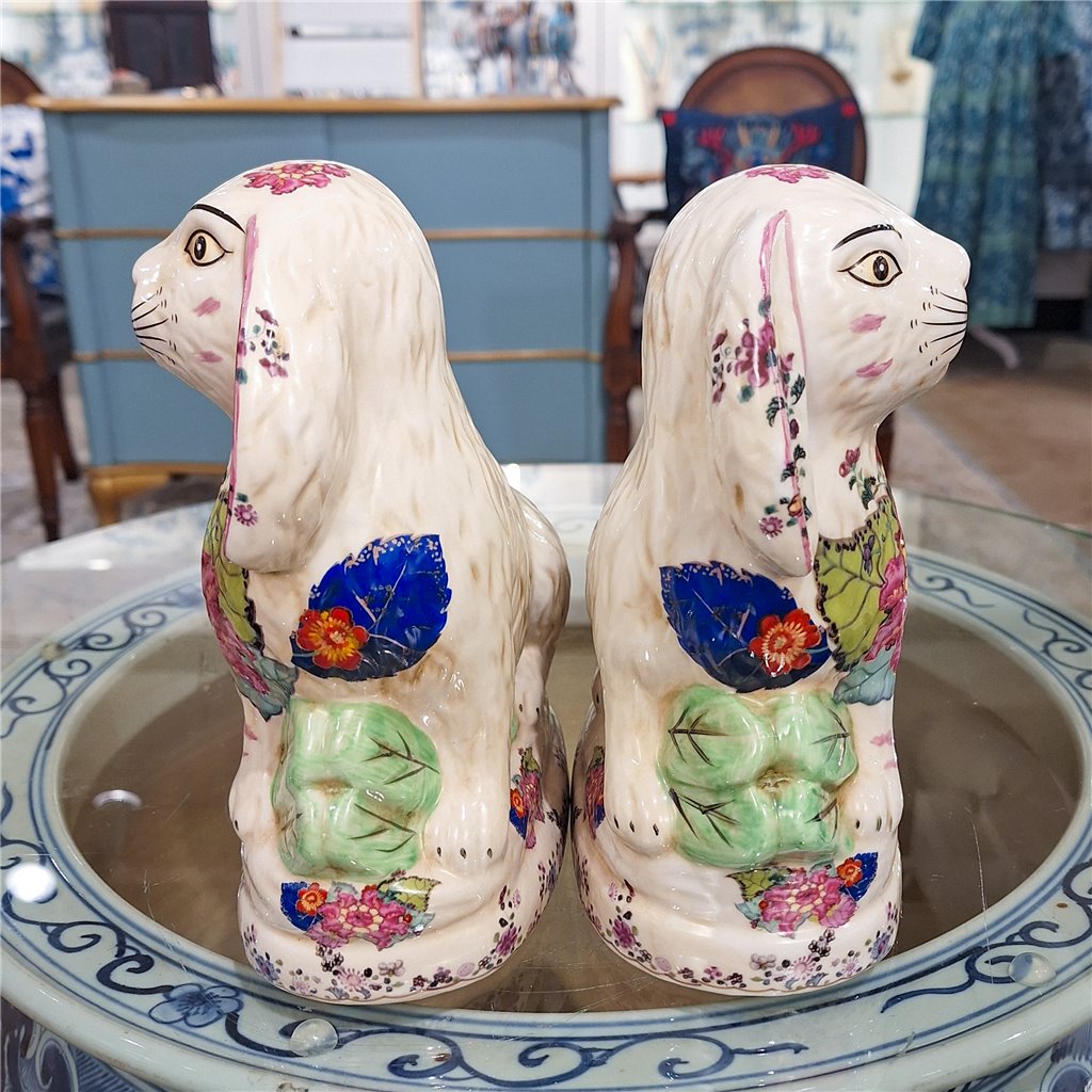 Danny's Fine Porcelain Classic Staffordshire Bunnies with A Twist! Pair of Porcelain 41346