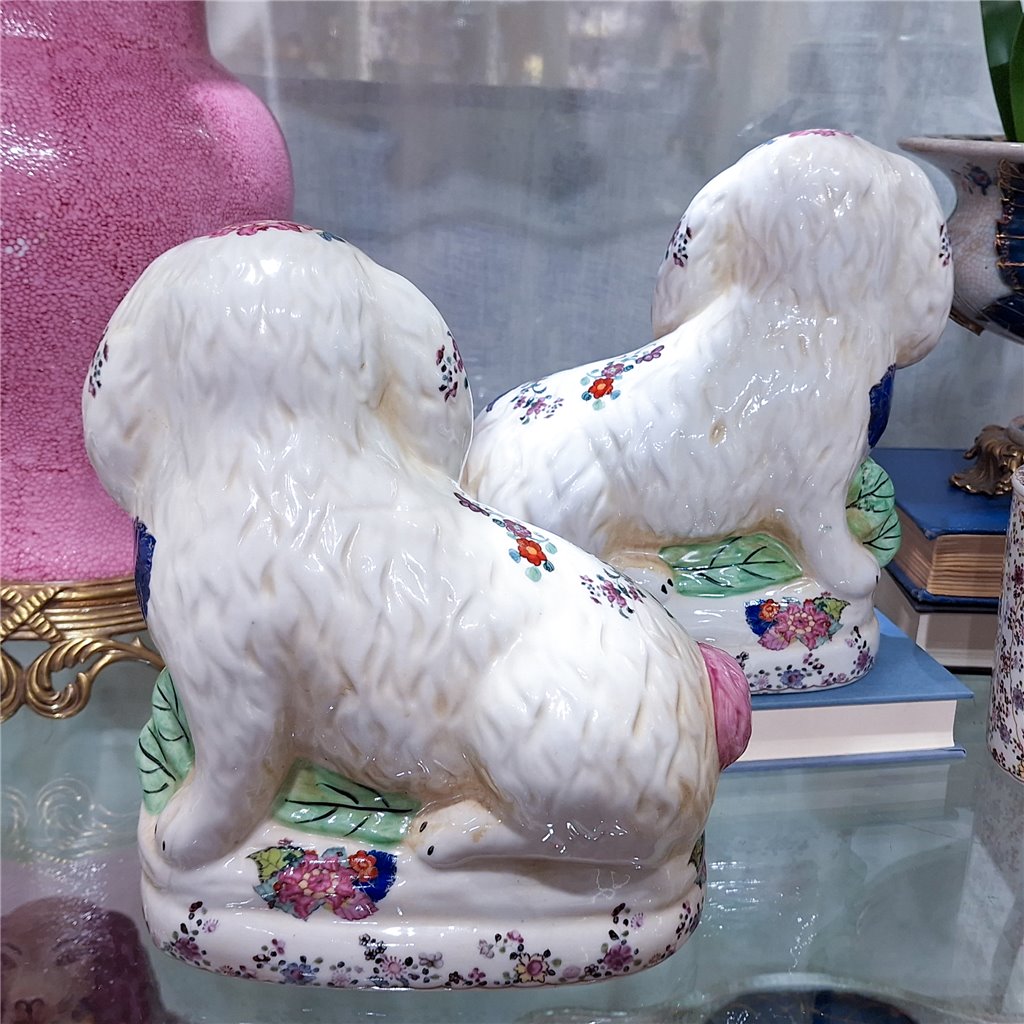 Danny's Fine Porcelain Classic Staffordshire Bunnies with A Twist! Pair of Porcelain 41346