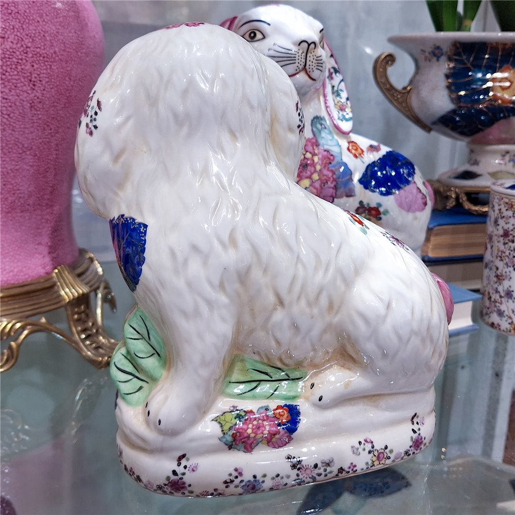 Danny's Fine Porcelain Classic Staffordshire Bunnies with A Twist! Pair of Porcelain 41346