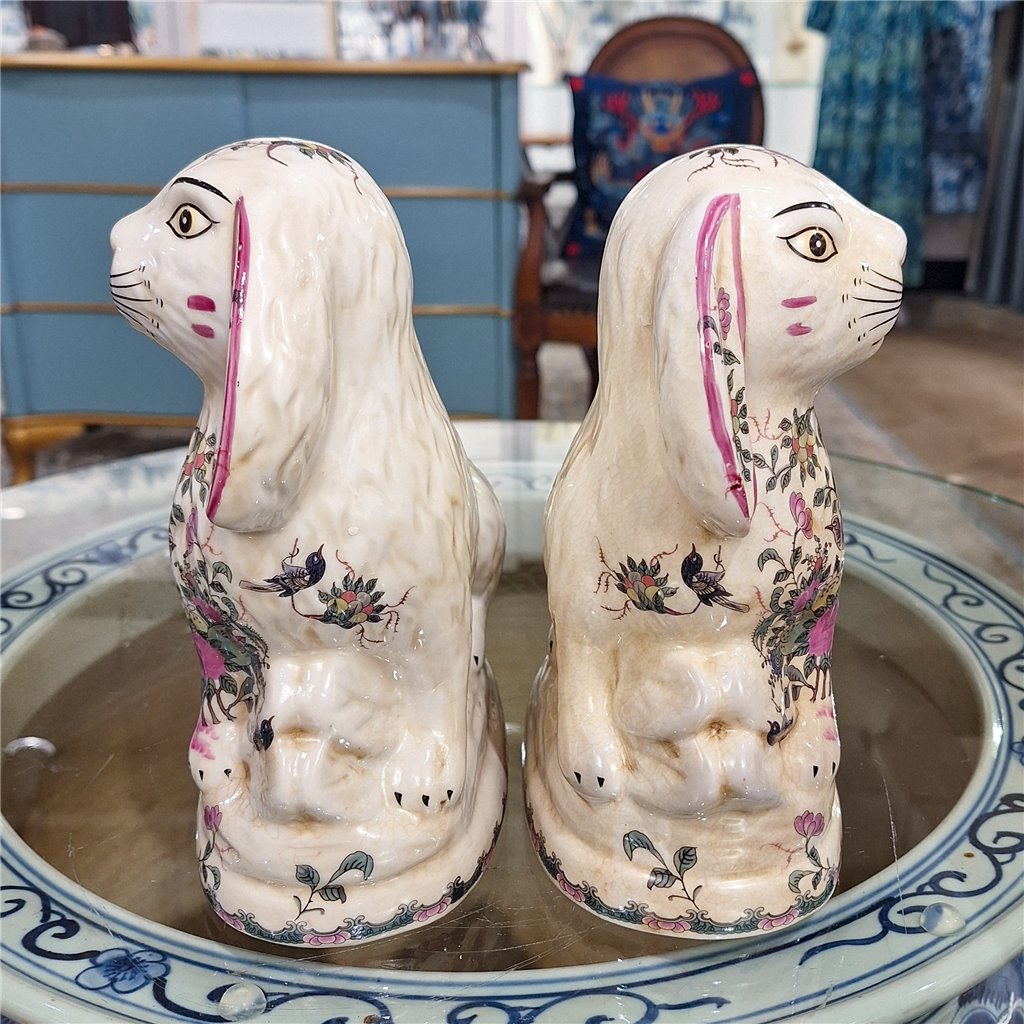 Danny's Fine Porcelain Classic Staffordshire Bunnies with A Twist! Pair of Porcelain 41363