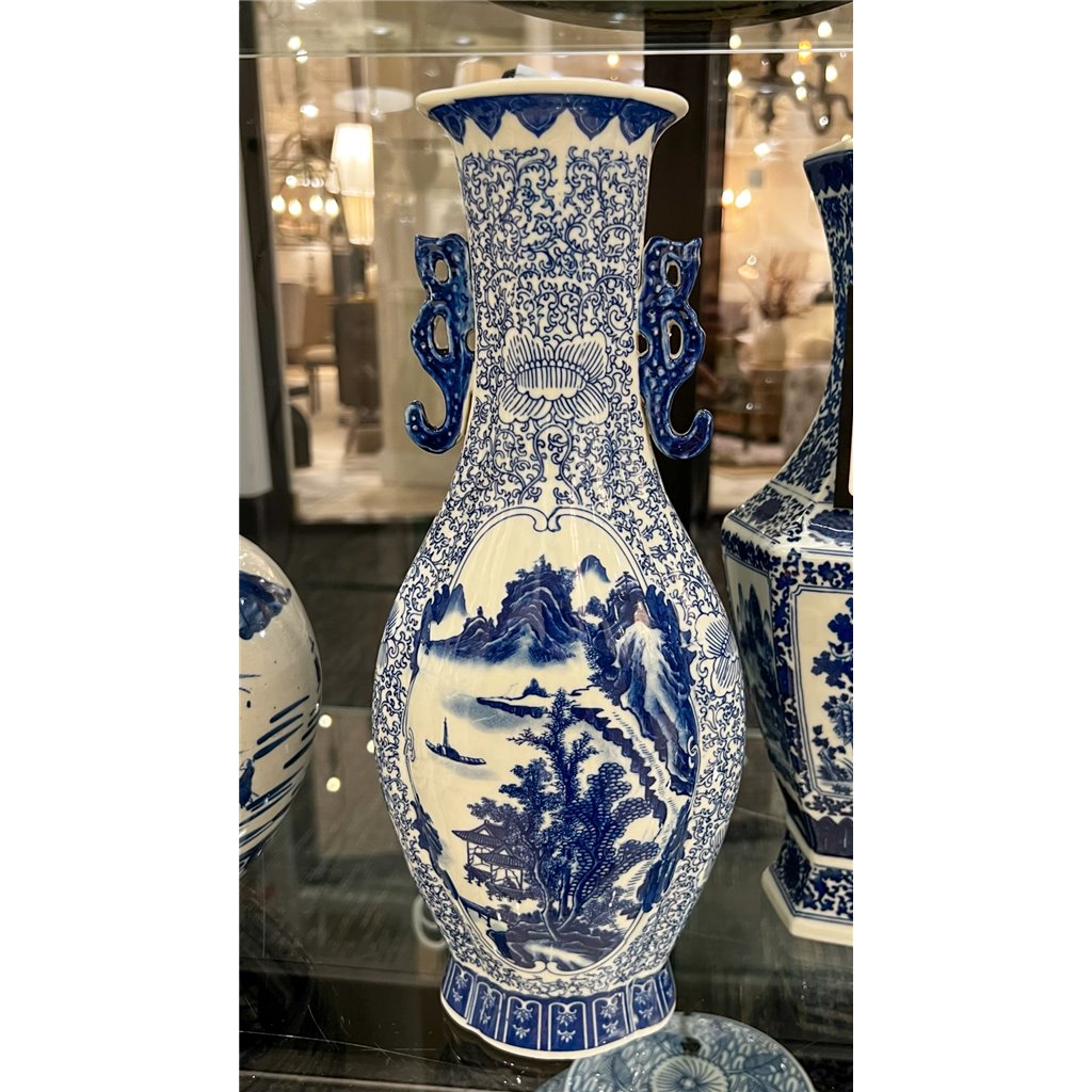 Danny's Fine Porcelain Porcelain Scallop Shape Vase-Blue & White