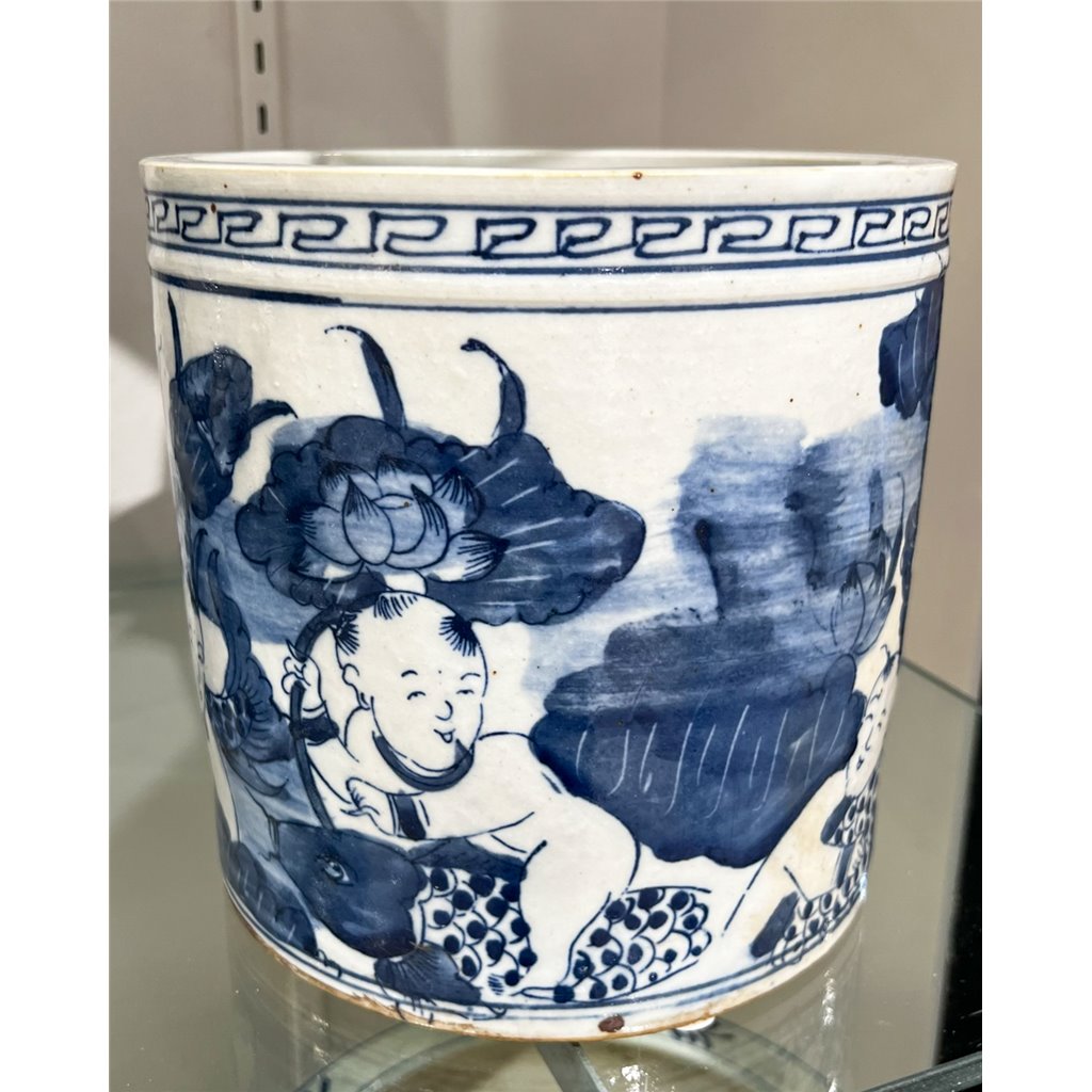 Danny's Fine Porcelain Classic Pot- Blue & White Child and Fish