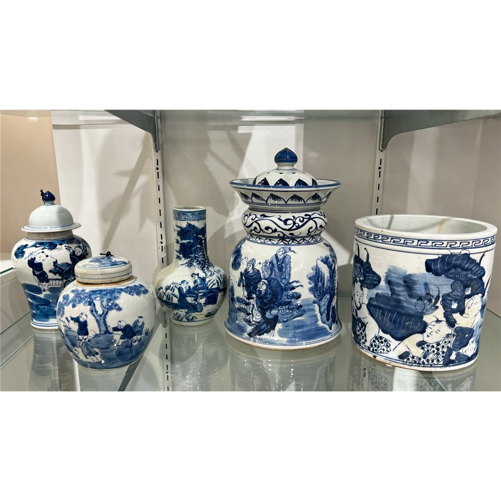 Danny's Fine Porcelain Classic Pot- Blue & White Child and Fish