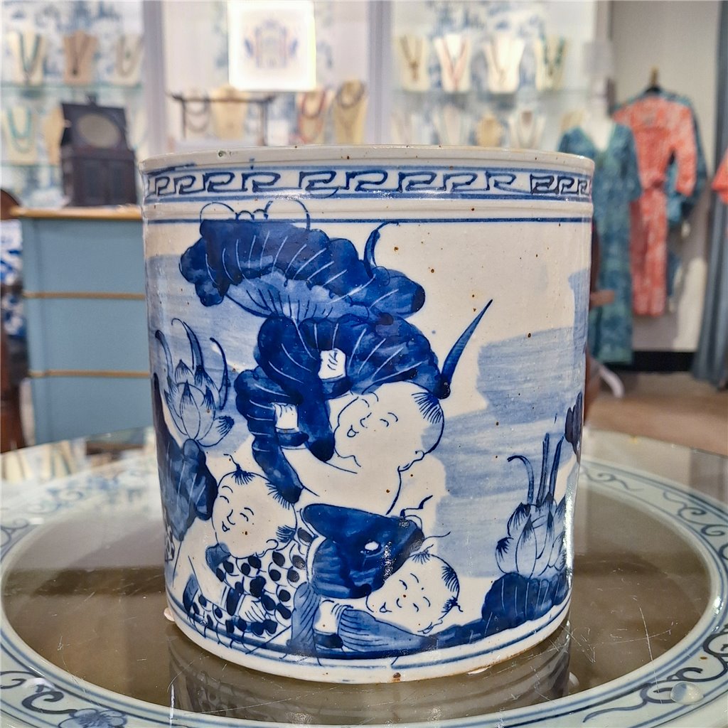 Danny's Fine Porcelain Classic Pot- Blue & White Child and Fish
