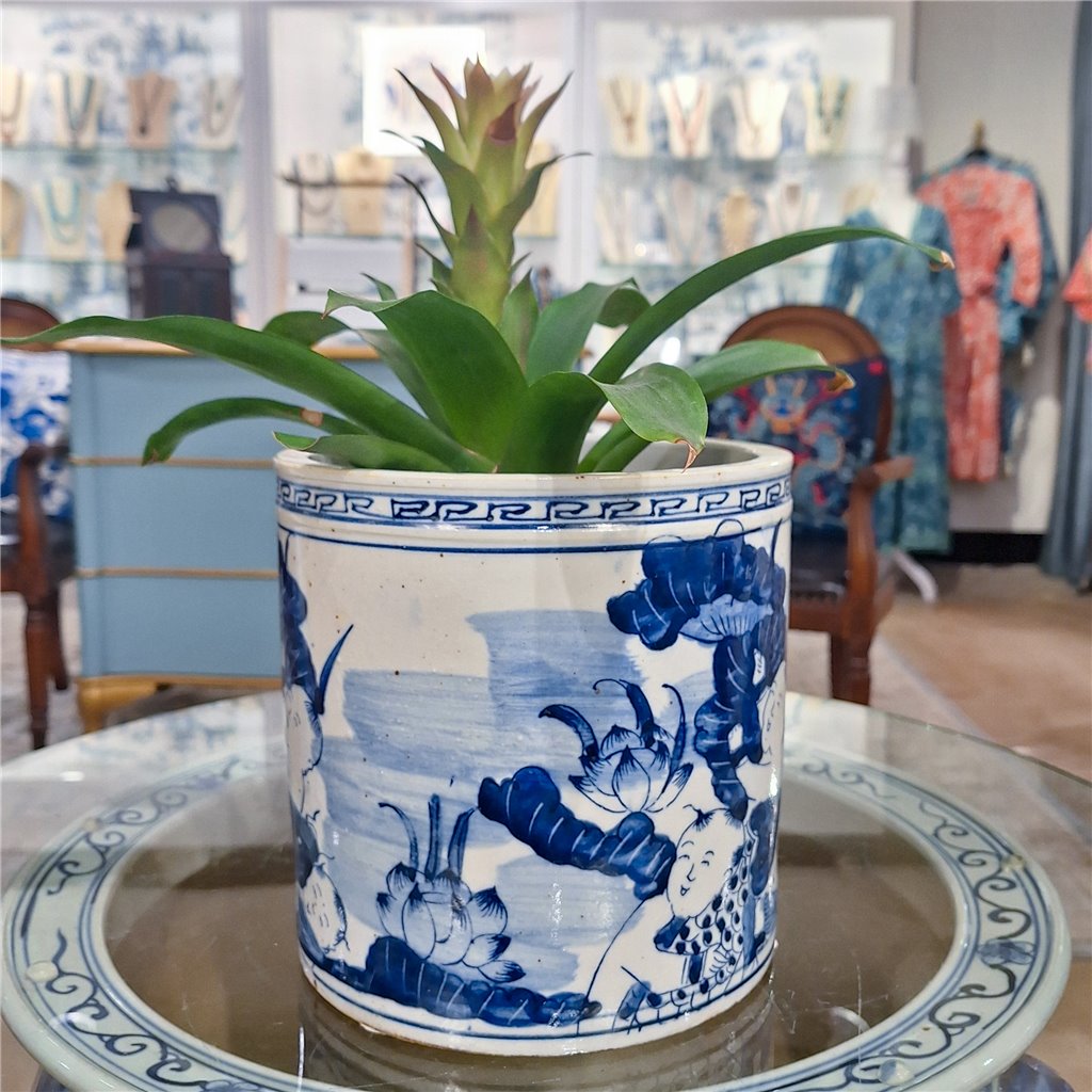 Danny's Fine Porcelain Classic Pot- Blue & White Child and Fish