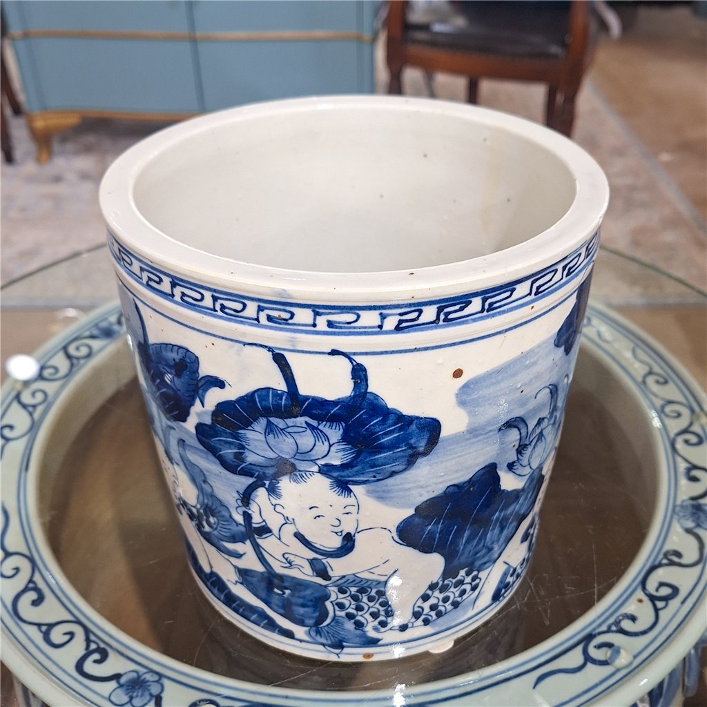 Danny's Fine Porcelain Classic Pot- Blue & White Child and Fish