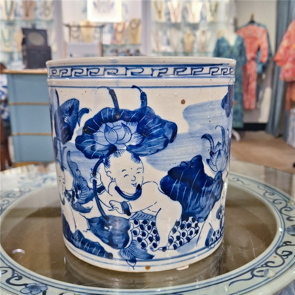 Danny's Fine Porcelain Classic Pot- Blue & White Child and Fish