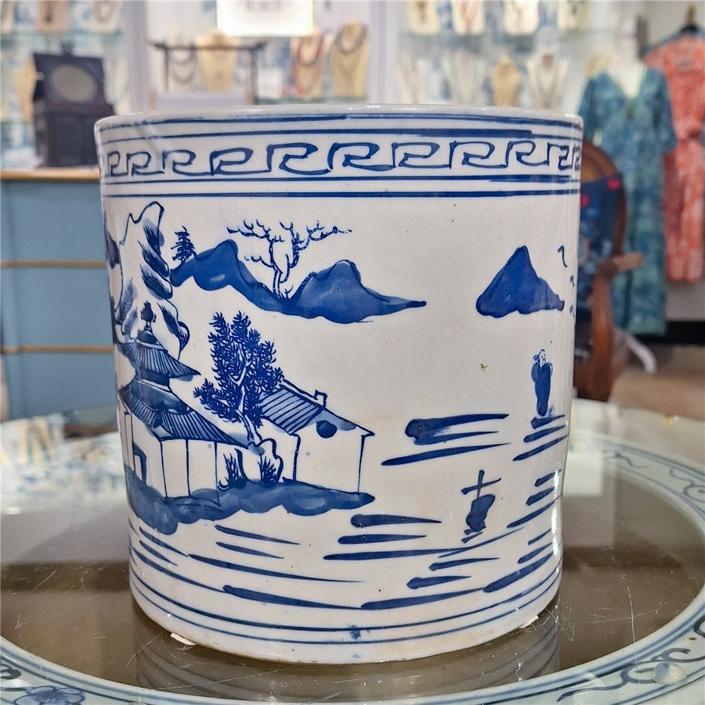 Danny's Fine Porcelain Classic Pot - Village Scene