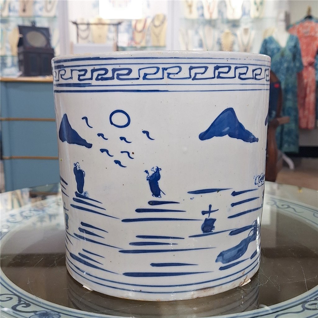 Danny's Fine Porcelain Classic Pot - Village Scene