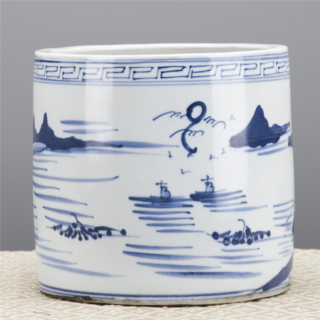 Danny's Fine Porcelain Classic Pot - Village Scene