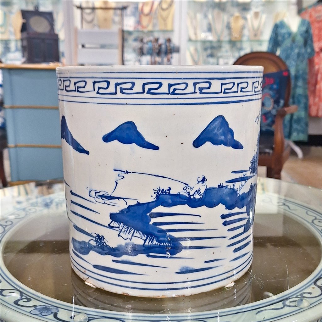 Danny's Fine Porcelain Classic Pot - Village Scene