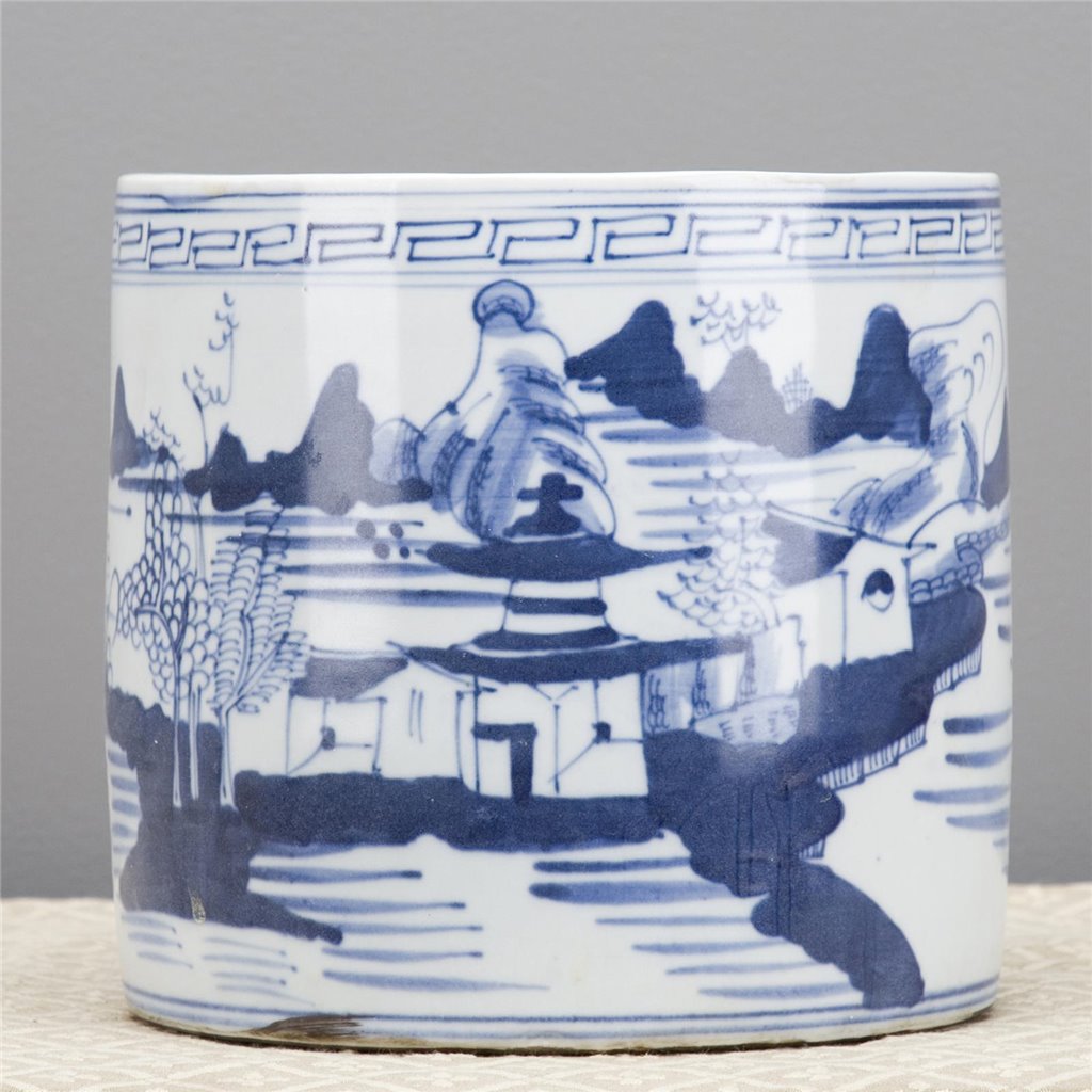 Danny's Fine Porcelain Classic Pot - Village Scene