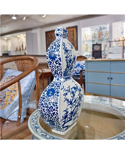 Danny's Fine Porcelain Flatten Gourd Vase -Blue & White