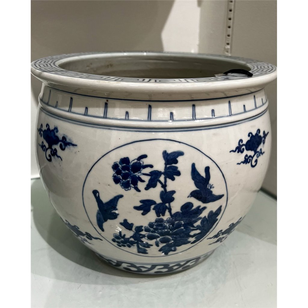 Danny's Fine Porcelain Blue & White Garden Scene Basin