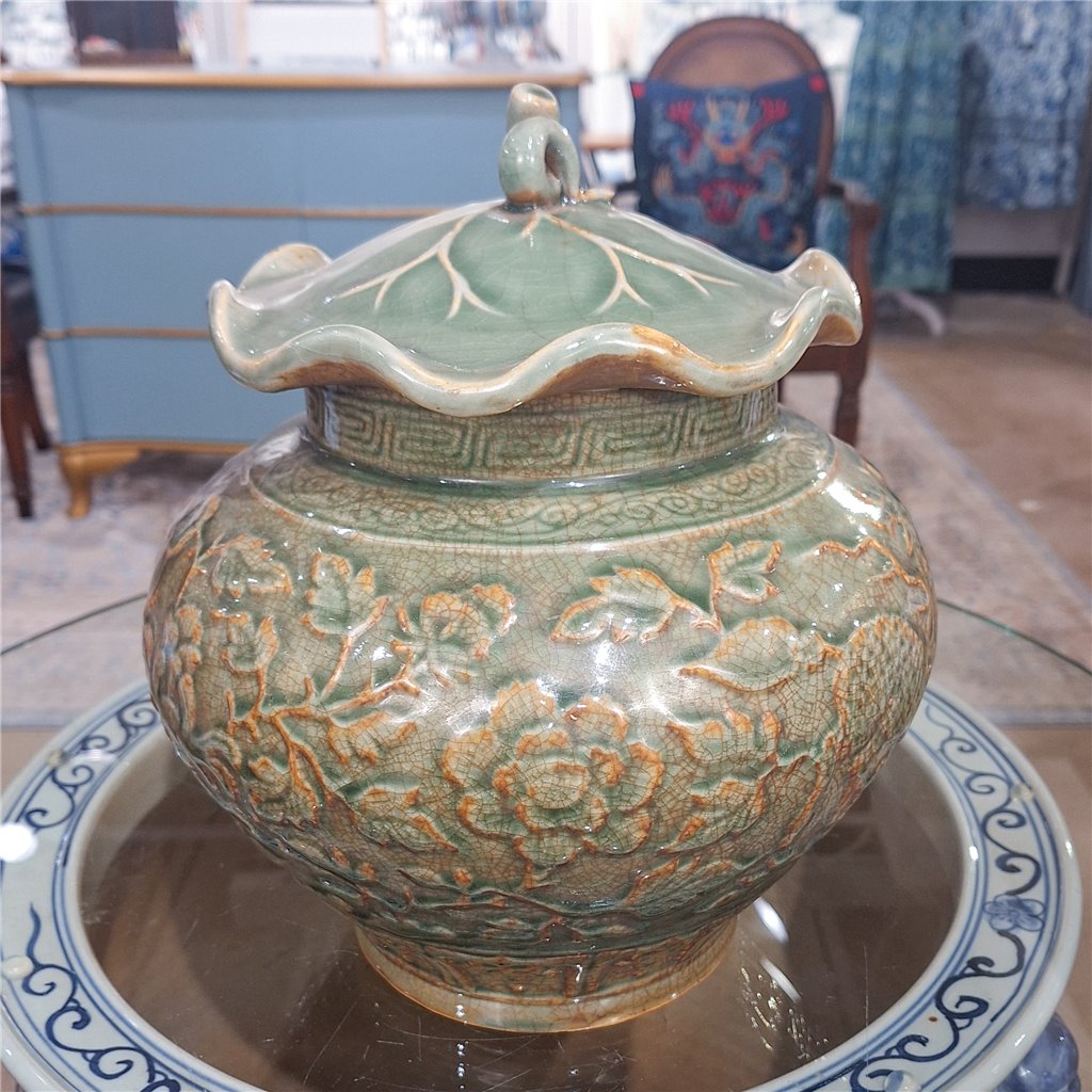 Danny's Fine Porcelain Jar 20962
