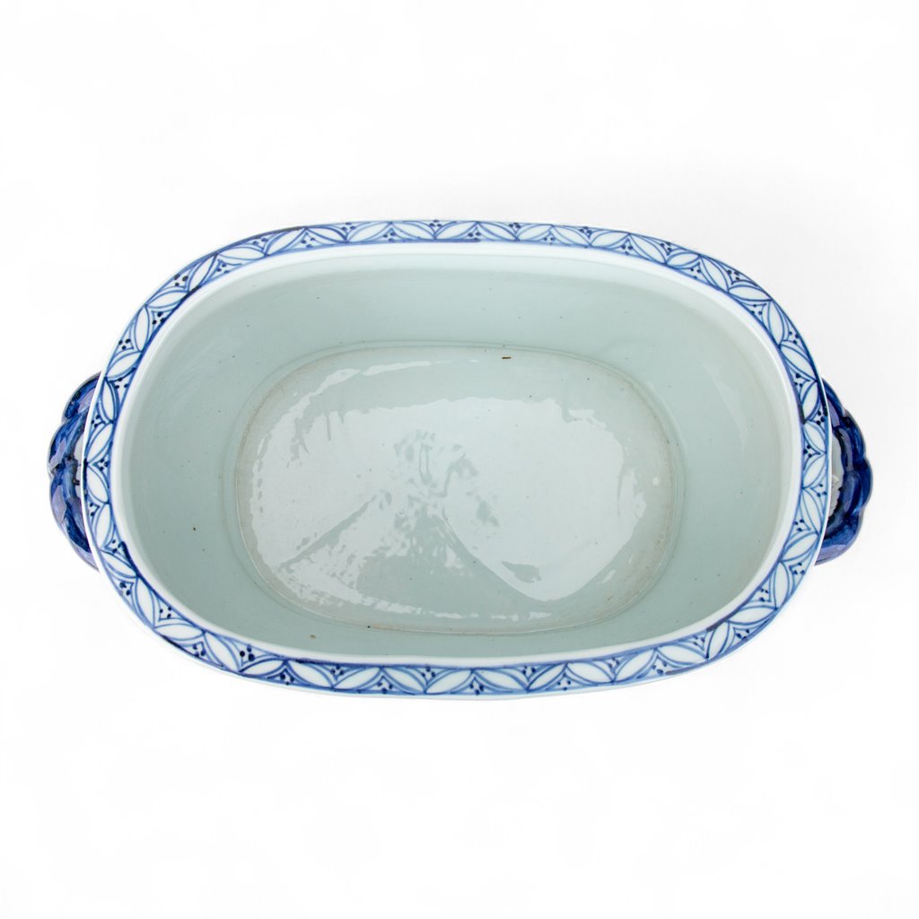 Danny's Fine Porcelain Blue & White Porcelain Oval Decorative Accent – Fish Motif