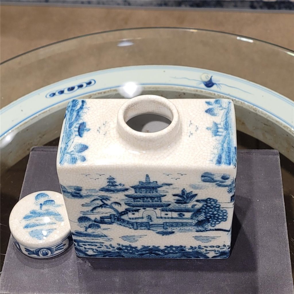 Danny's Fine Porcelain Rect. Box Jar - Blue Willow