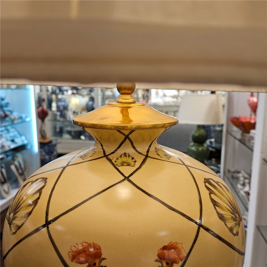Danny's Fine Porcelain Lamp with Rooster Motif and Lattice Pattern and Bronze Ormolu Base