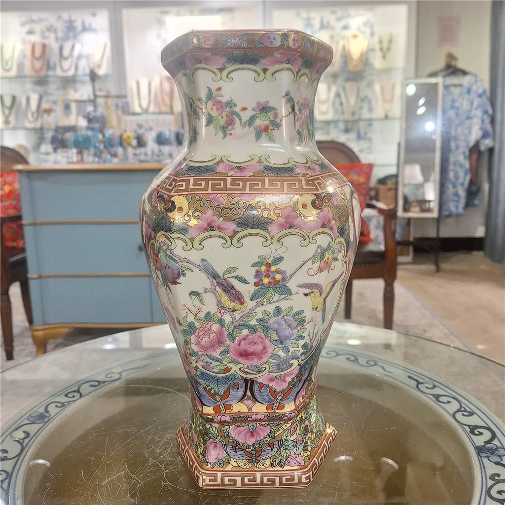 Danny's Fine Porcelain Porcelain Wall Vase Classic Rose Medallion Pattern