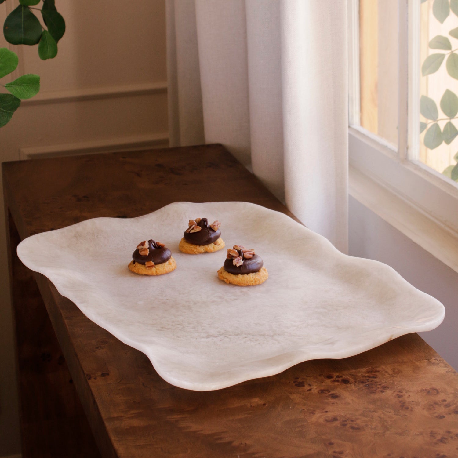 Beatriz Ball Serveware Beatriz Ball RESIN Alabaster Extra Large Rectangular Tray White Swirl