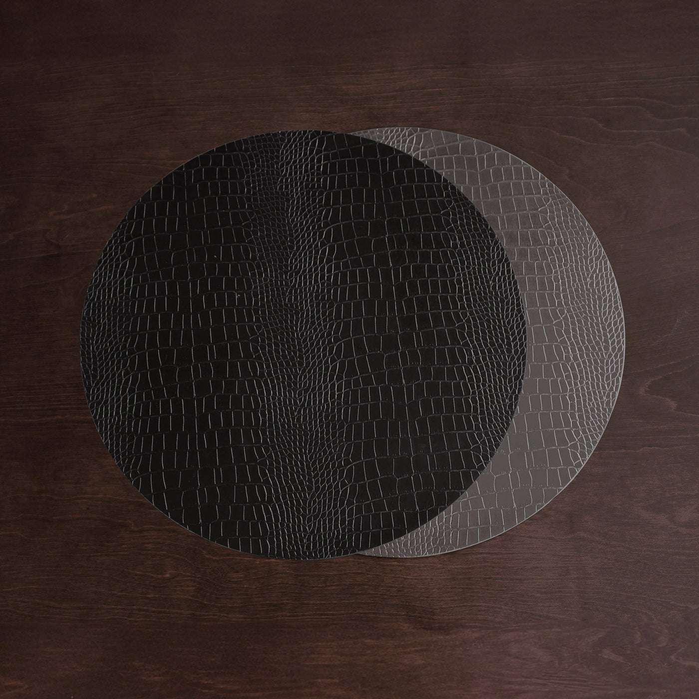 Beatriz Ball Serveware Beatriz Ball VIDA Croc Reversible 16" Round Placemats Set of 4 (Black and Grey)