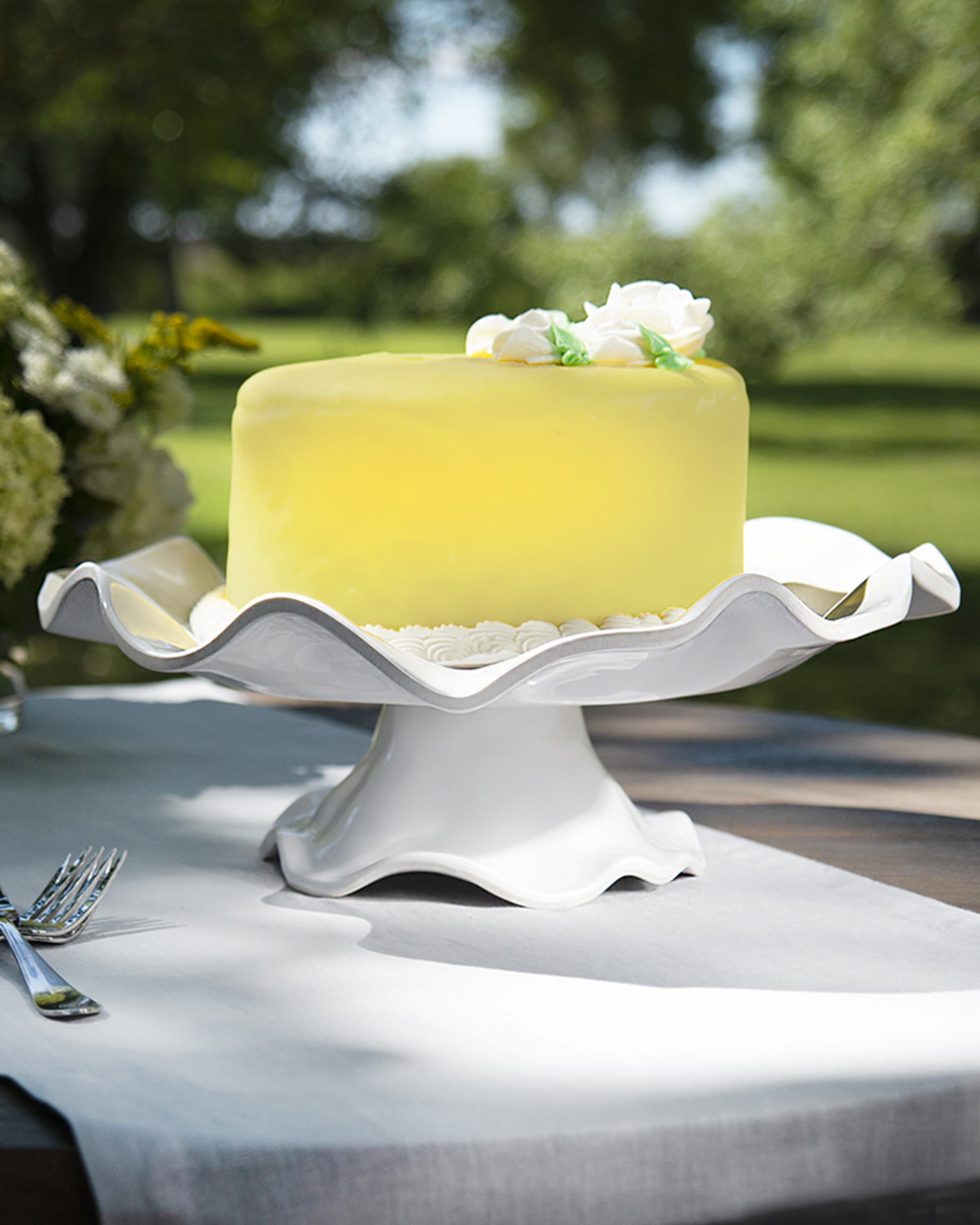 Beatriz Ball Serveware, Type_Outdoor Serving Beatriz Ball Vida Havana pedestal cake plate white