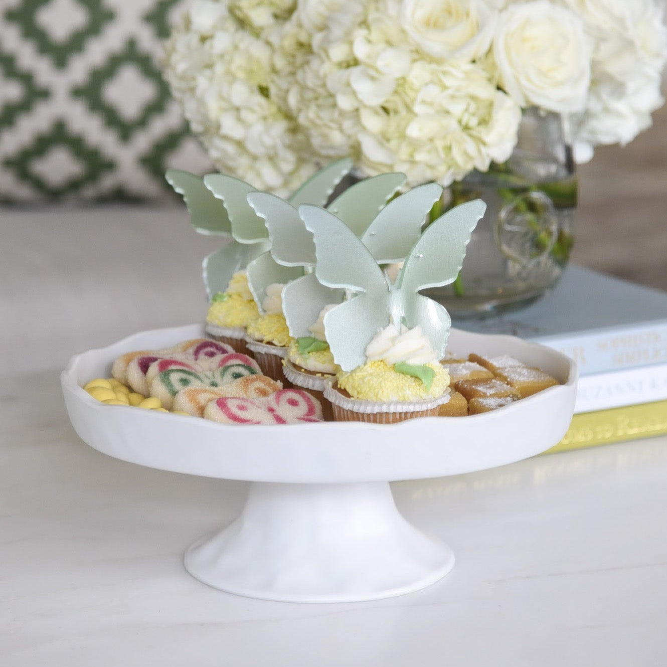 Beatriz Ball Serveware Beatriz Ball Vida Nube Round Pedestal Cake Plate / Chip & Dip (White)