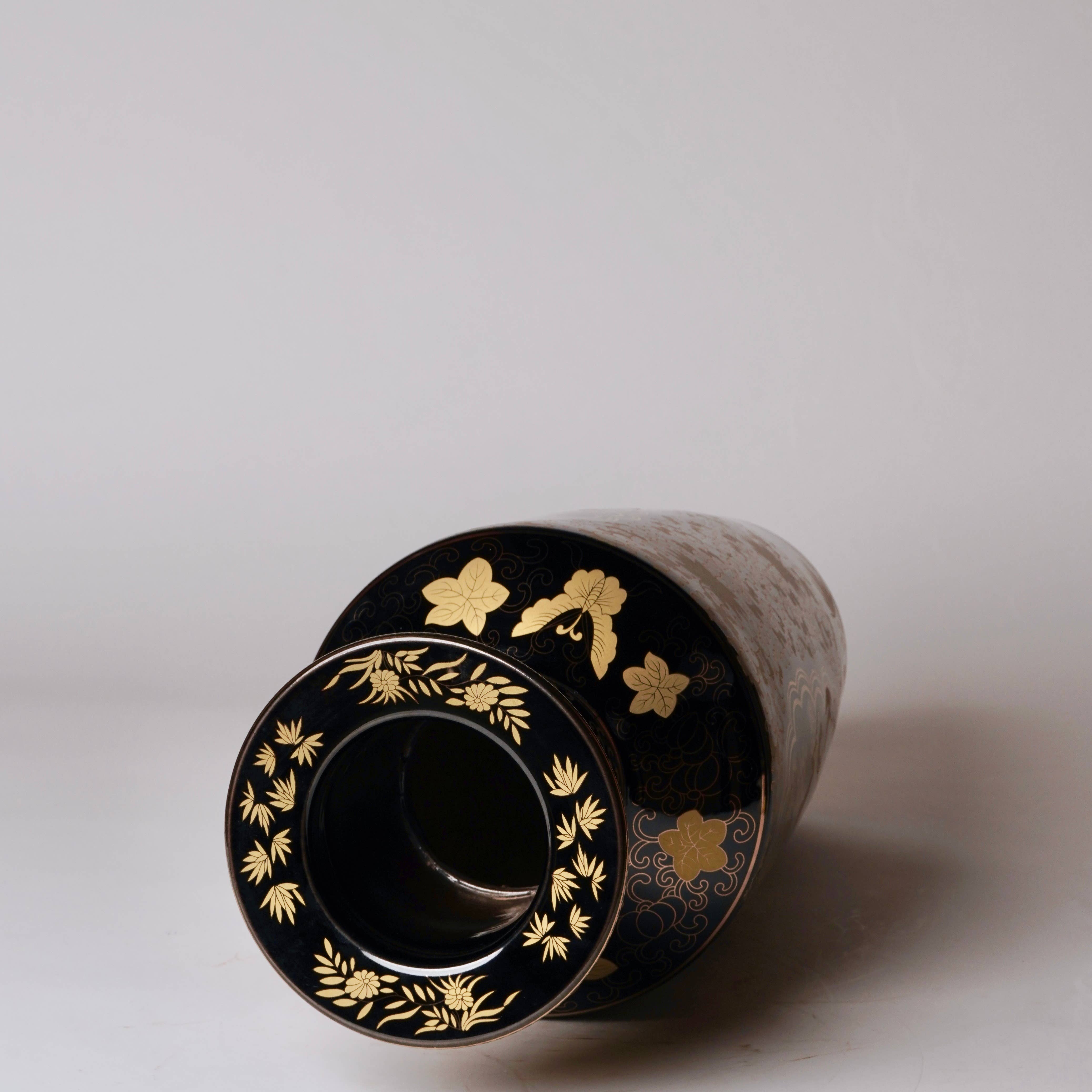 Cobalt Guild Home Decor Black and Gold Porcelain Mallet Vase