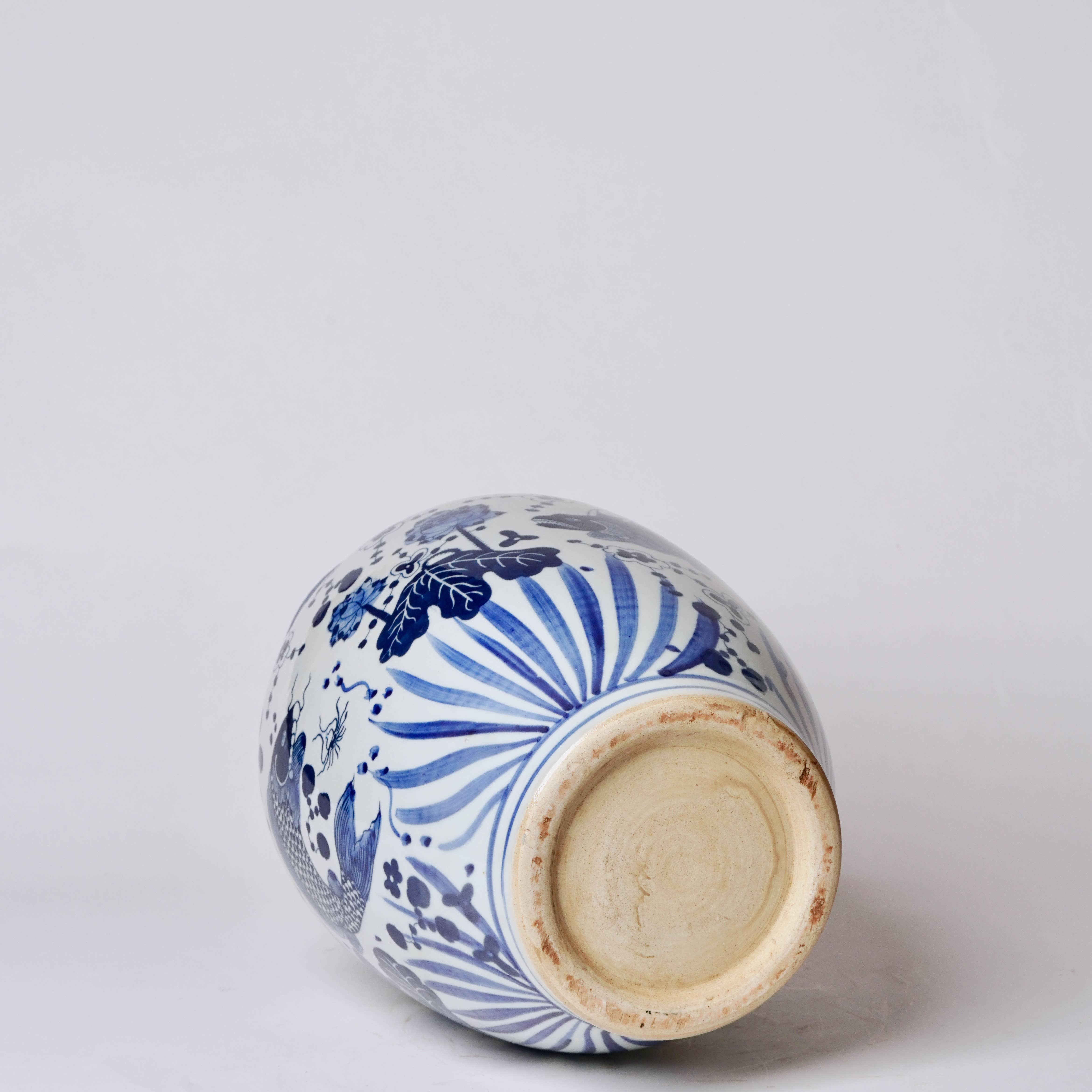 Cobalt Guild Home Decor Blue and White Porcelain Fish and Lotus Mallet Vase