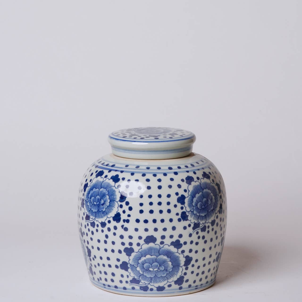 Cobalt Guild Home Decor Blue and White Porcelain Spotted Peony Round Jar