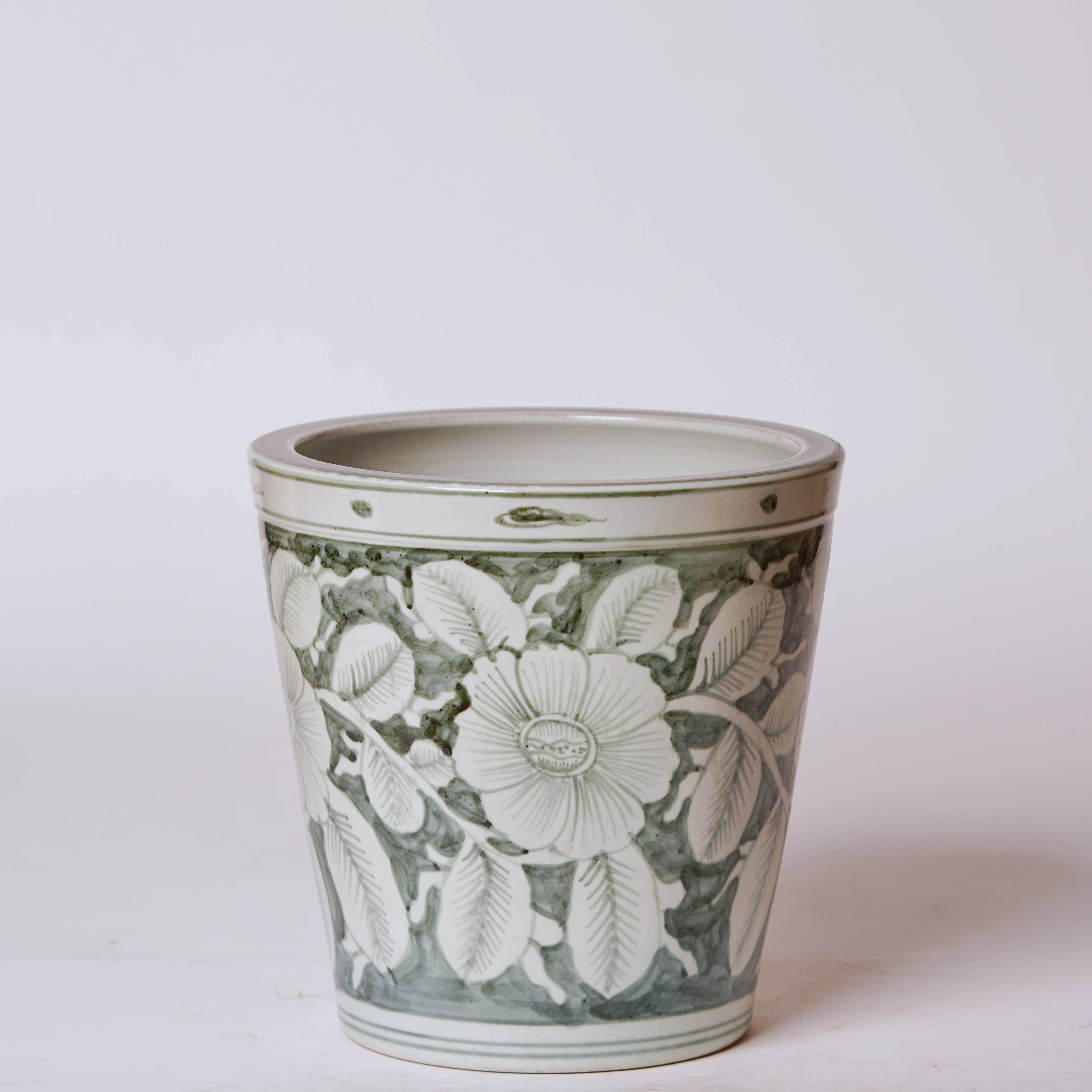 Cobalt Guild Home Decor Grey and White Porcelain Rustic Rose Planter