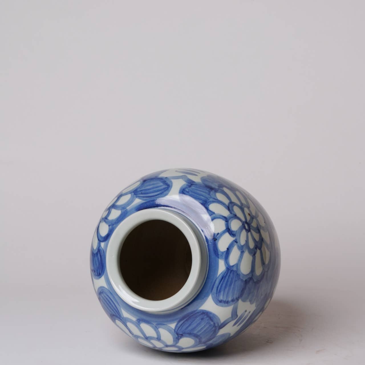Cobalt Guild Home Decor Hand Painted Floral Blue and White Porcelain Globe Vase