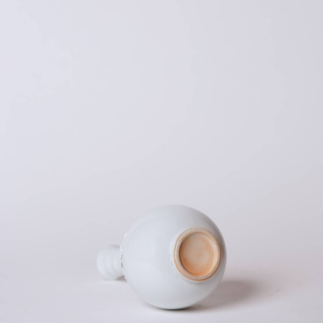 Cobalt Guild Home Decor White Porcelain Globe Vase with Ribbed Neck