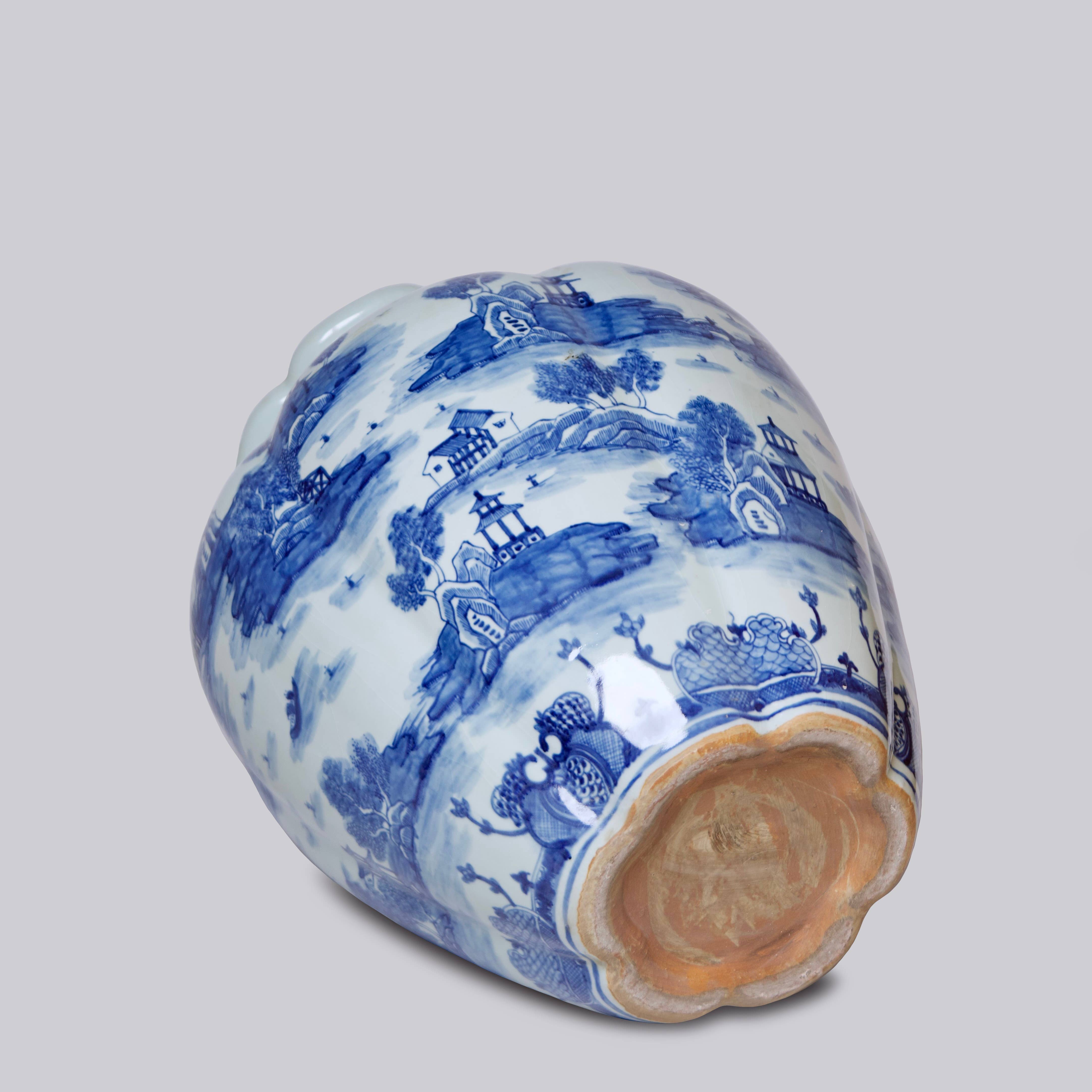 Cobalt Guild Home Decor "Willow Ware" Blue and White Porcelain Gourd Vase