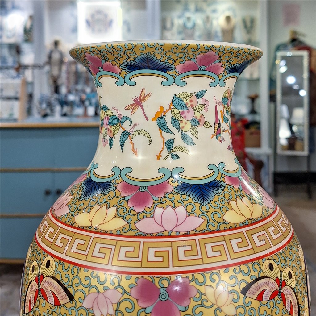 Danny's Fine Porcelain Home Decor Danny's Fine Porcelain 14in Porcelain Vase – Rose Medallion Canton