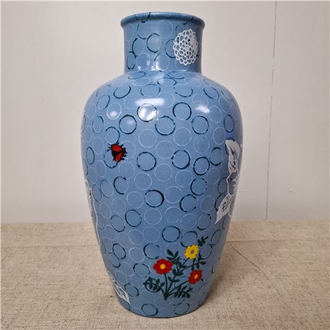 Danny's Fine Porcelain Home Decor Danny's Fine Porcelain blue Porcelain Floral Vasethis Porcelain Vase Features A - CLOSEOUT SAMPLE SALE