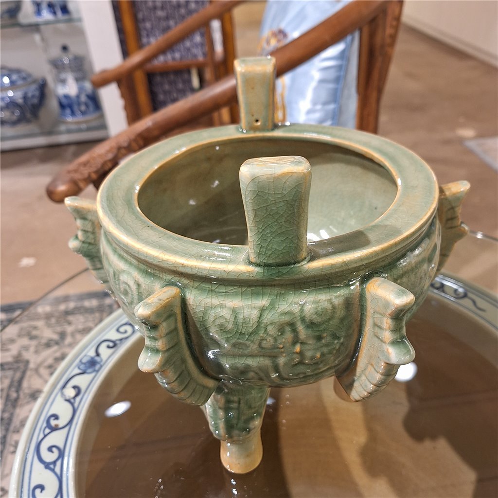 Danny's Fine Porcelain Home Decor Danny's Fine Porcelain Bowl with Legs