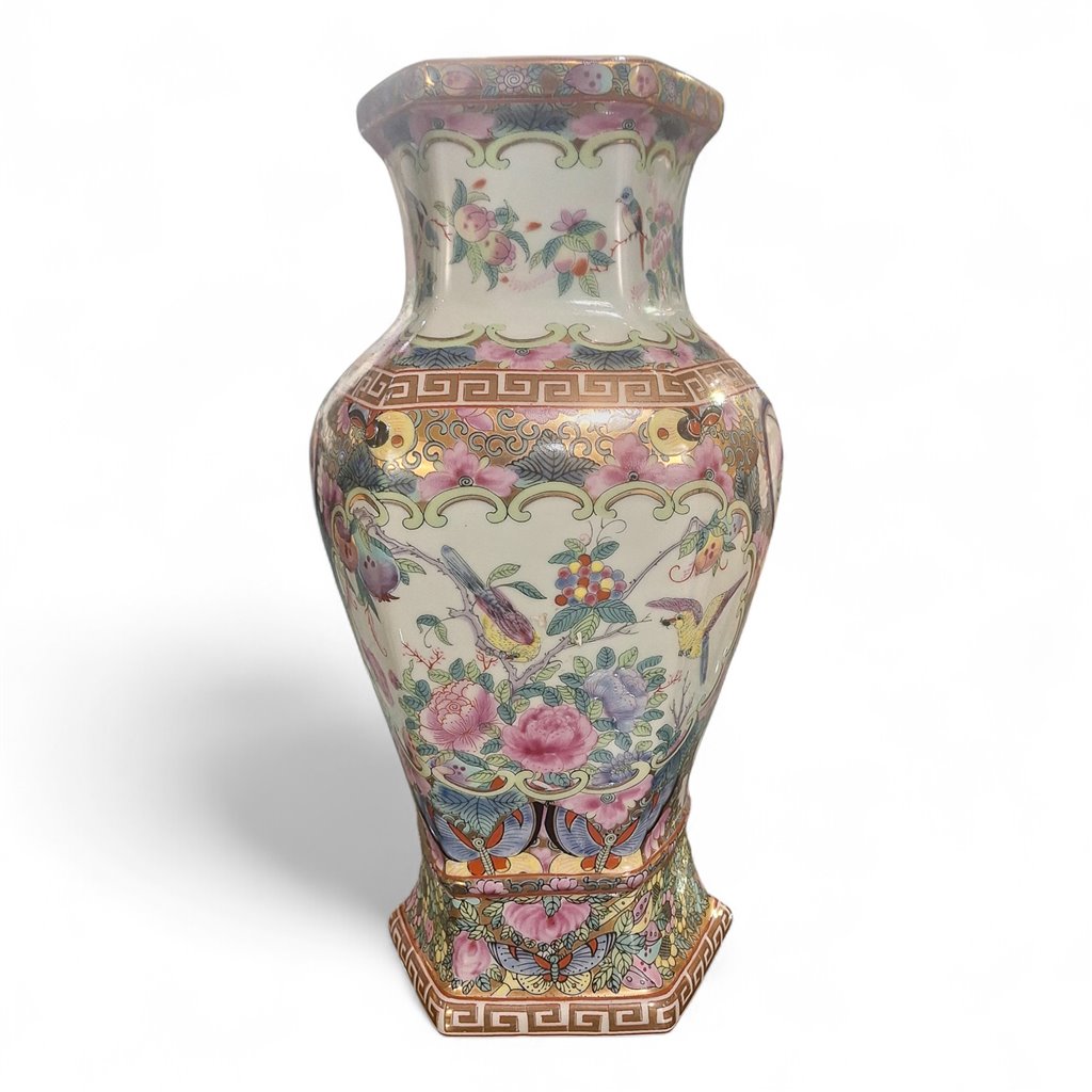 Danny's Fine Porcelain Home Decor Danny's Fine Porcelain Porcelain Wall Vase Classic Rose Medallion Pattern