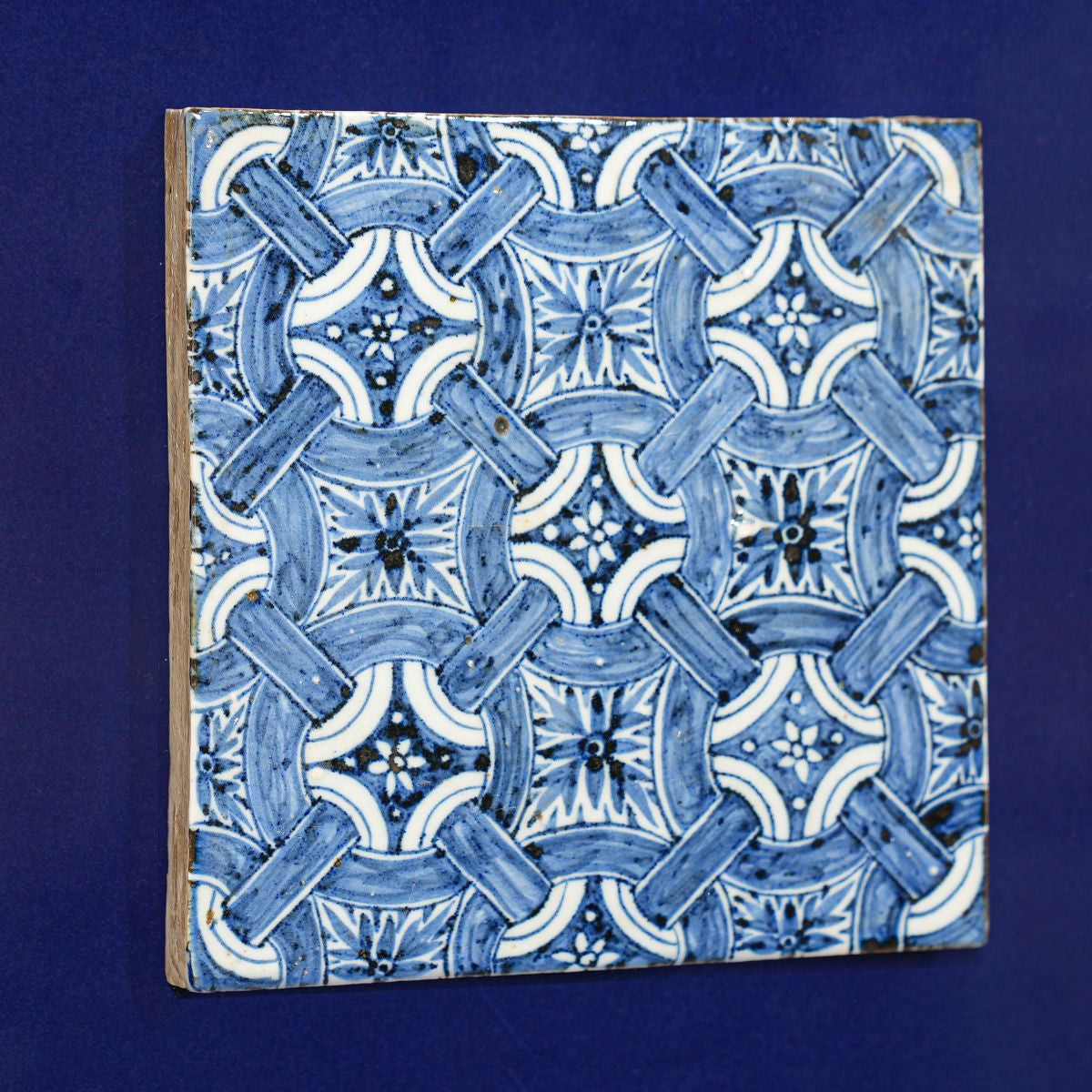 Legend of Asia Home Decor Handpainted Antique Reproduction Porcelain Tile Blue & White Lucky Knots - Acrylic Shadow Box /S06