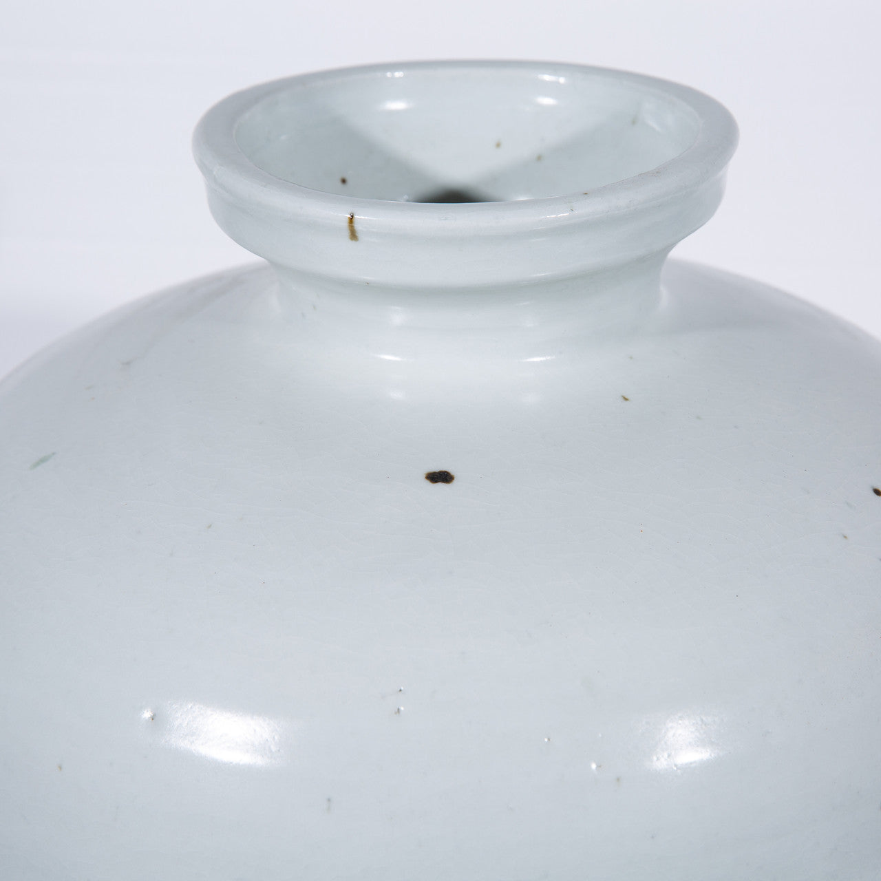 Legend of Asia Home Legend of Asia Rustic White Flip Lip Plum Vase